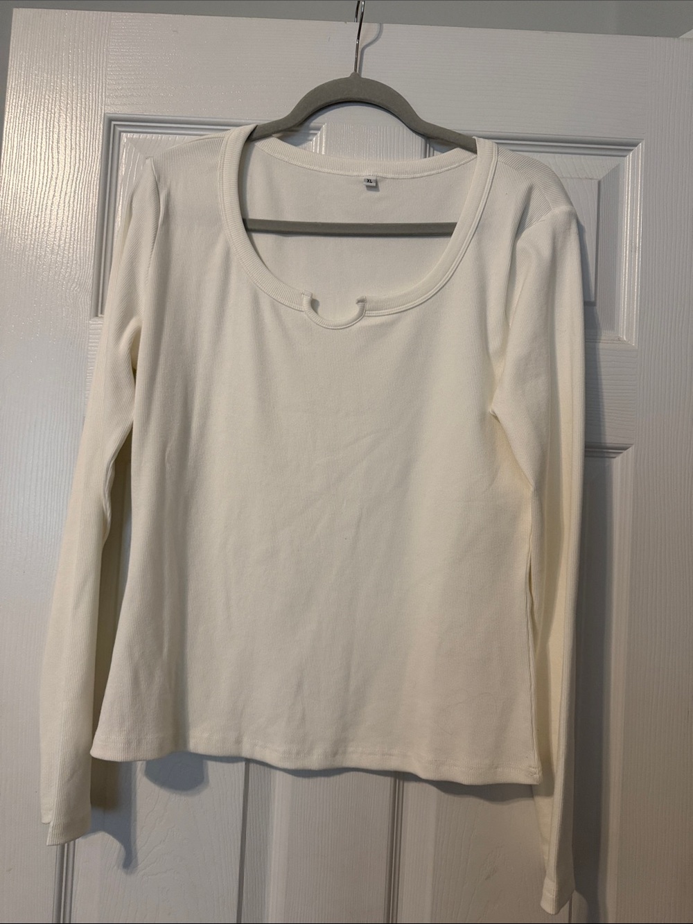 Women’s Long Sleeve Scoop Neck Top in Cream